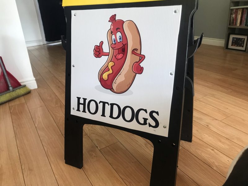 canada hot dog sign